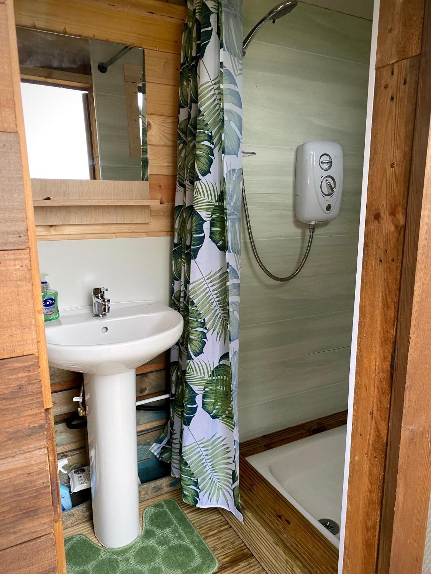 Cherry Tree Glamping Lodge Somerset  Esterno foto